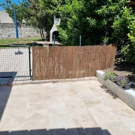 Vacances Entre Mer Et Montagne Ales Exterior photo